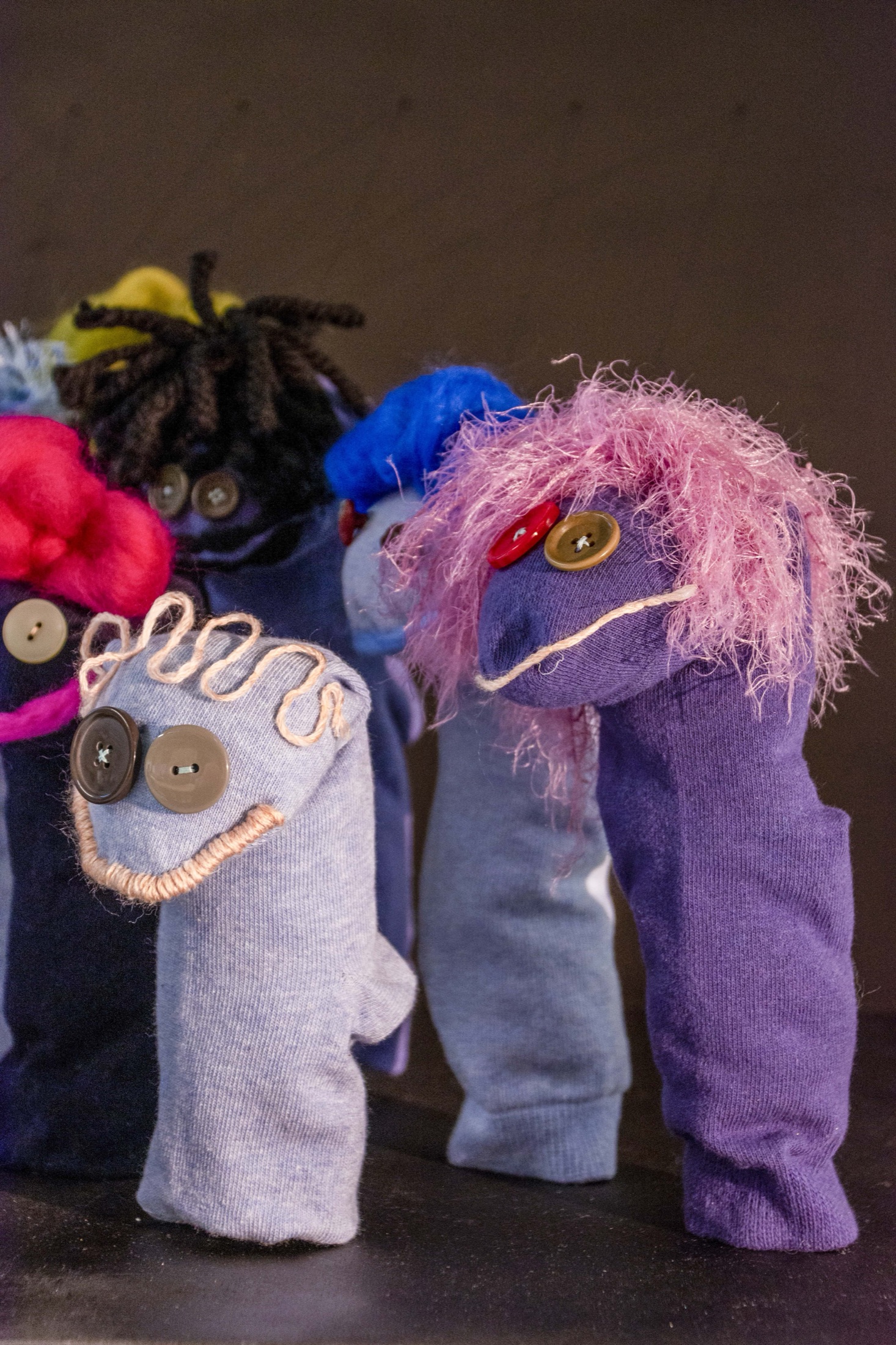 Socket puppets are standing in a choir.